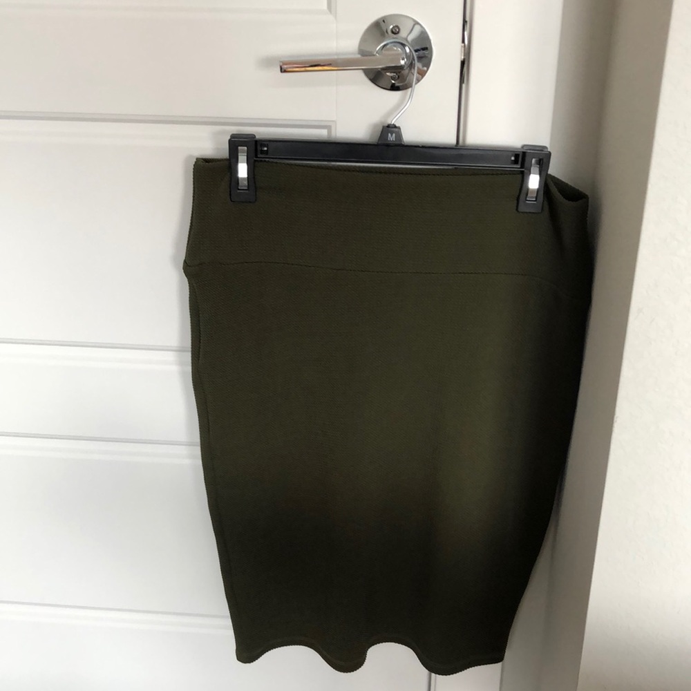 LuLaRoe Cassie. Size Medium.
